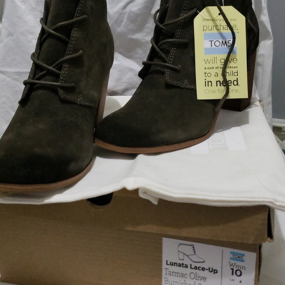 Tom's lunata olive green lace up